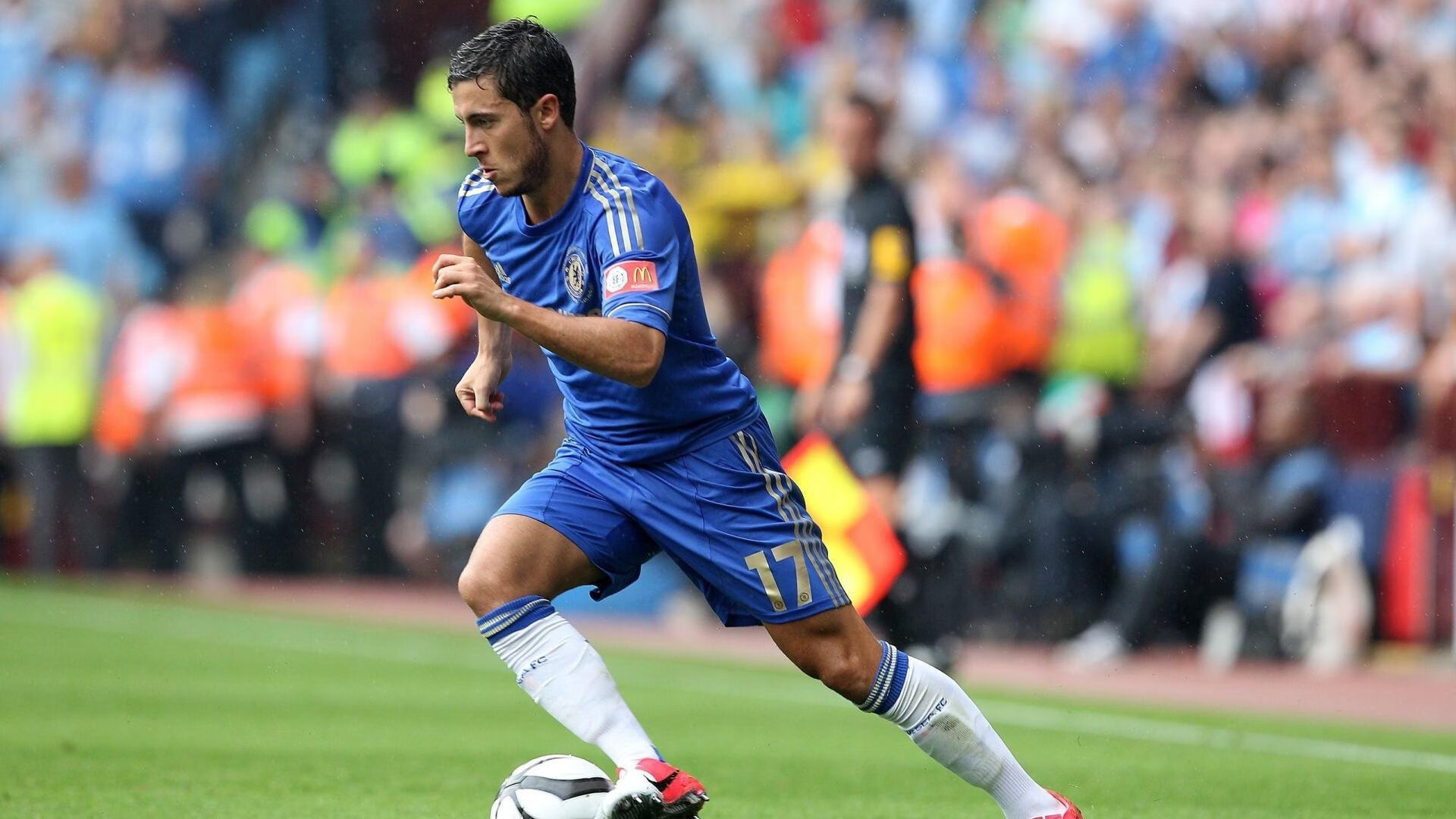 开云体育官方入口-主裁判判罚尺度公开透明化,减少争议判决,主裁判可以罚下边裁吗